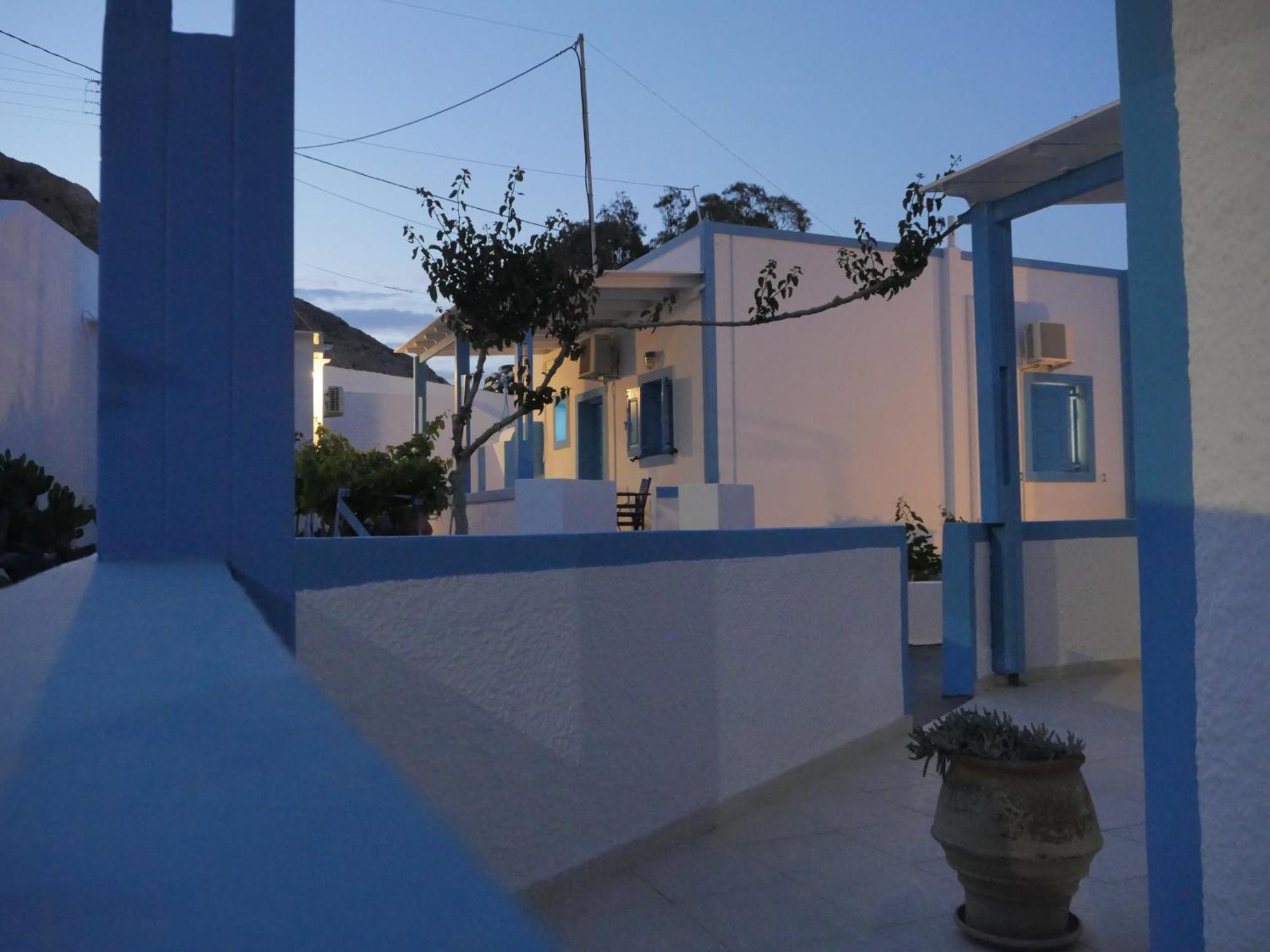 Ancient Thera Apartments Камарі Екстер'єр фото